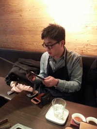 뒷골목의 먹이를 노리는 도시하이에나